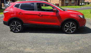 
									Nissan Qashqai Tekna full								