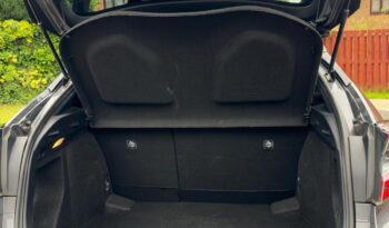 
									Toyota C-HR Grey full								