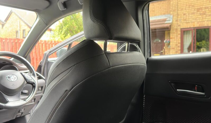
								Toyota C-HR Grey full									