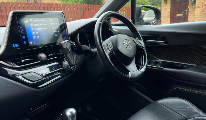 
								Toyota C-HR Grey full									
