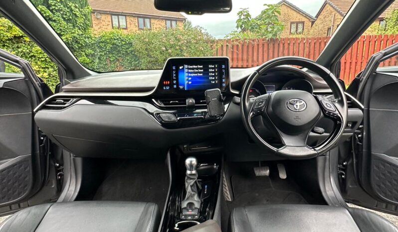 
								Toyota C-HR Grey full									