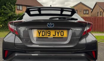 
									Toyota C-HR Grey full								