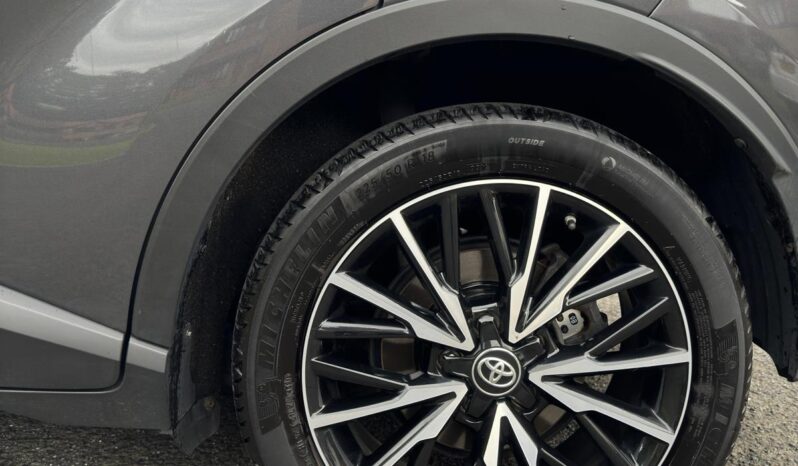 
								Toyota C-HR Grey full									