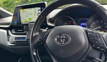 
									Toyota C-HR Grey full								