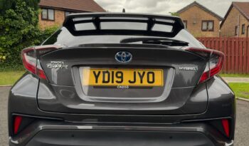 
									Toyota C-HR Grey full								