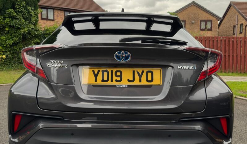 
								Toyota C-HR Grey full									