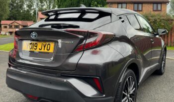 
									Toyota C-HR Grey full								