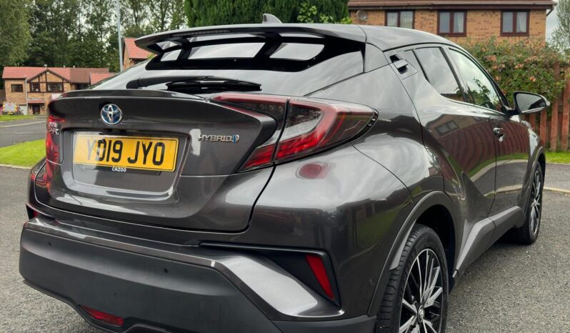 
								Toyota C-HR Grey full									