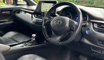 
									Toyota C-HR Grey full								