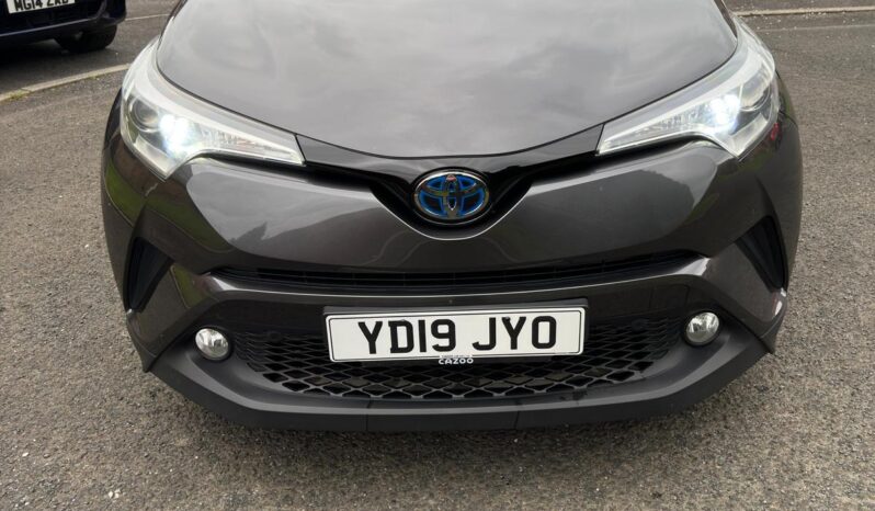
								Toyota C-HR Grey full									