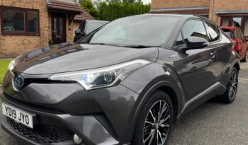 
									Toyota C-HR Grey full								