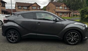 
									Toyota C-HR Grey full								