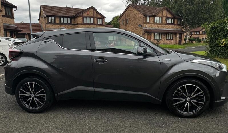 
								Toyota C-HR Grey full									