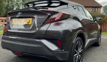 
									Toyota C-HR Grey full								