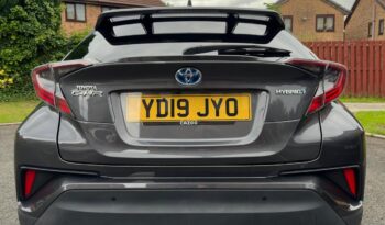 
									Toyota C-HR Grey full								