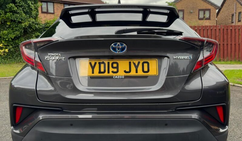 
								Toyota C-HR Grey full									