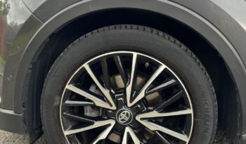 
									Toyota C-HR Grey full								