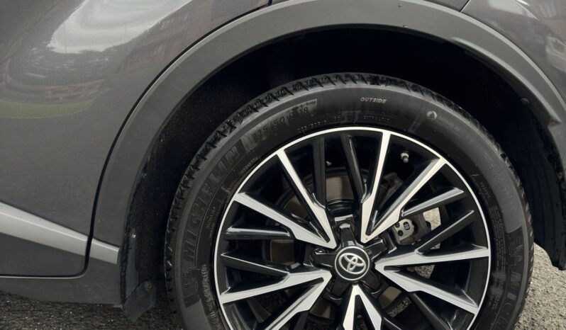 
								Toyota C-HR Grey full									