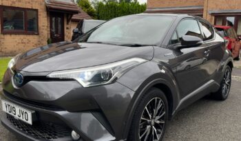 
									Toyota C-HR Grey full								