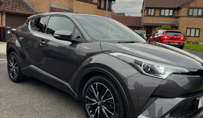 
								Toyota C-HR Grey full									