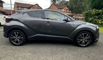
									Toyota C-HR Grey full								